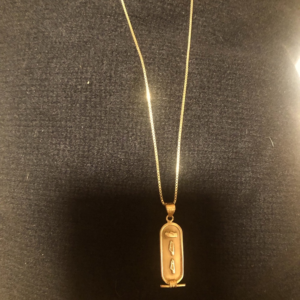 18K gold cartouche pendant with gold box link necklace